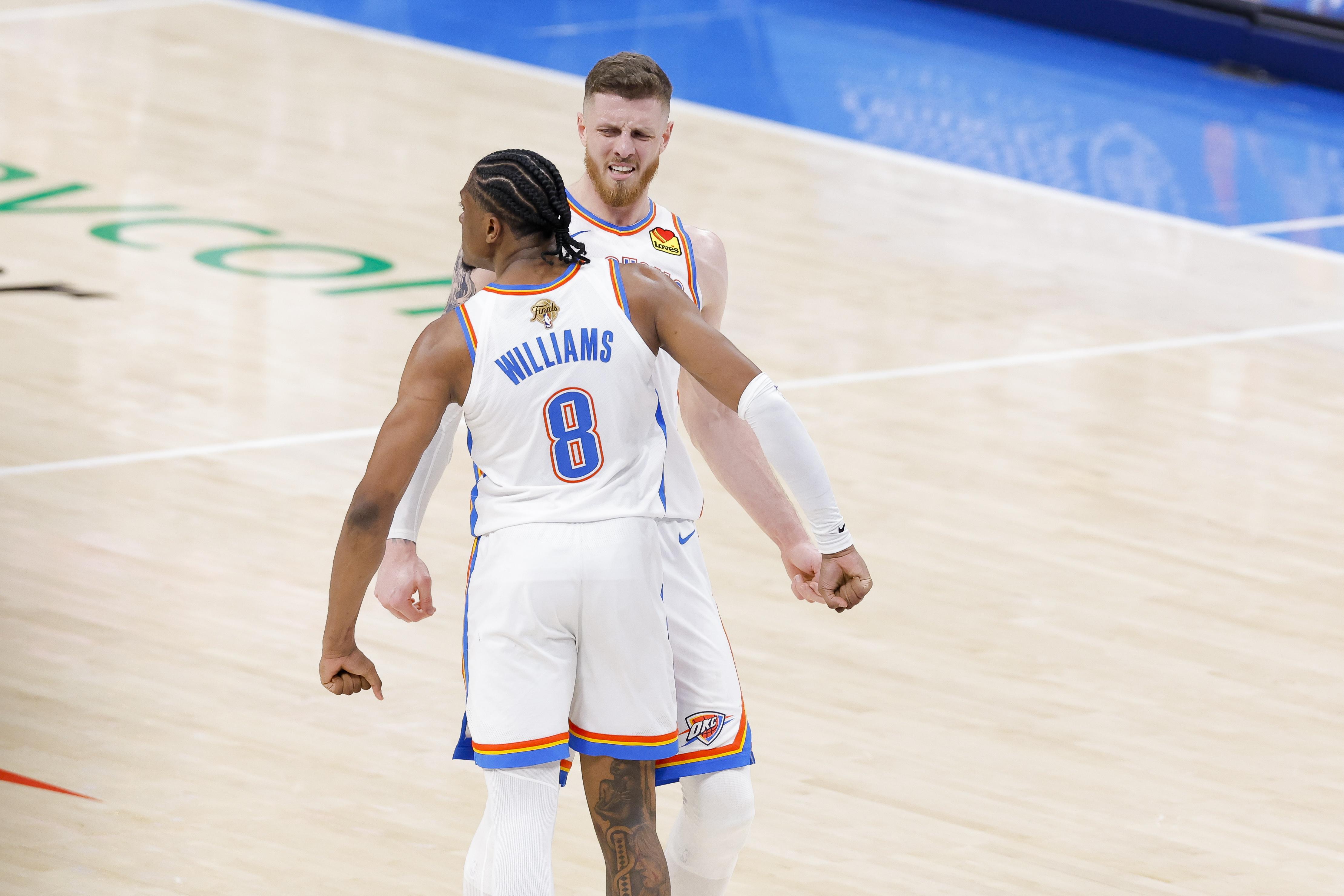 哈滕:杰伦威太出色了 他场上场下都很棒 我们非常信任他