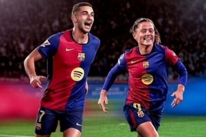 乐鱼体育-双喜临门!巴萨女足10-2血洗狼堡进欧冠四强,男足3分领跑西甲