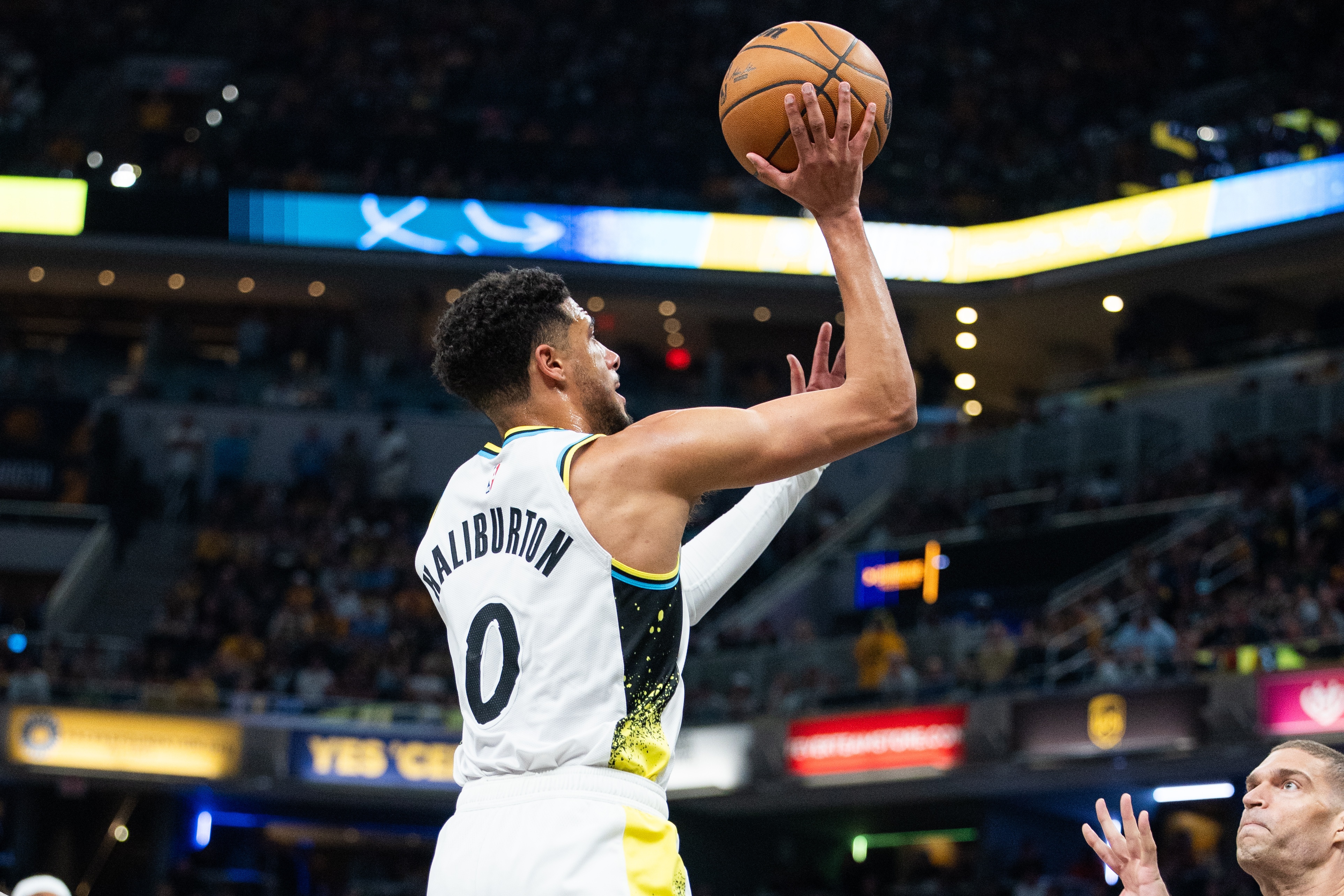 乐鱼体育-哈利伯顿的超巨之路始于三年前:训练师如何激发他打出侵略性