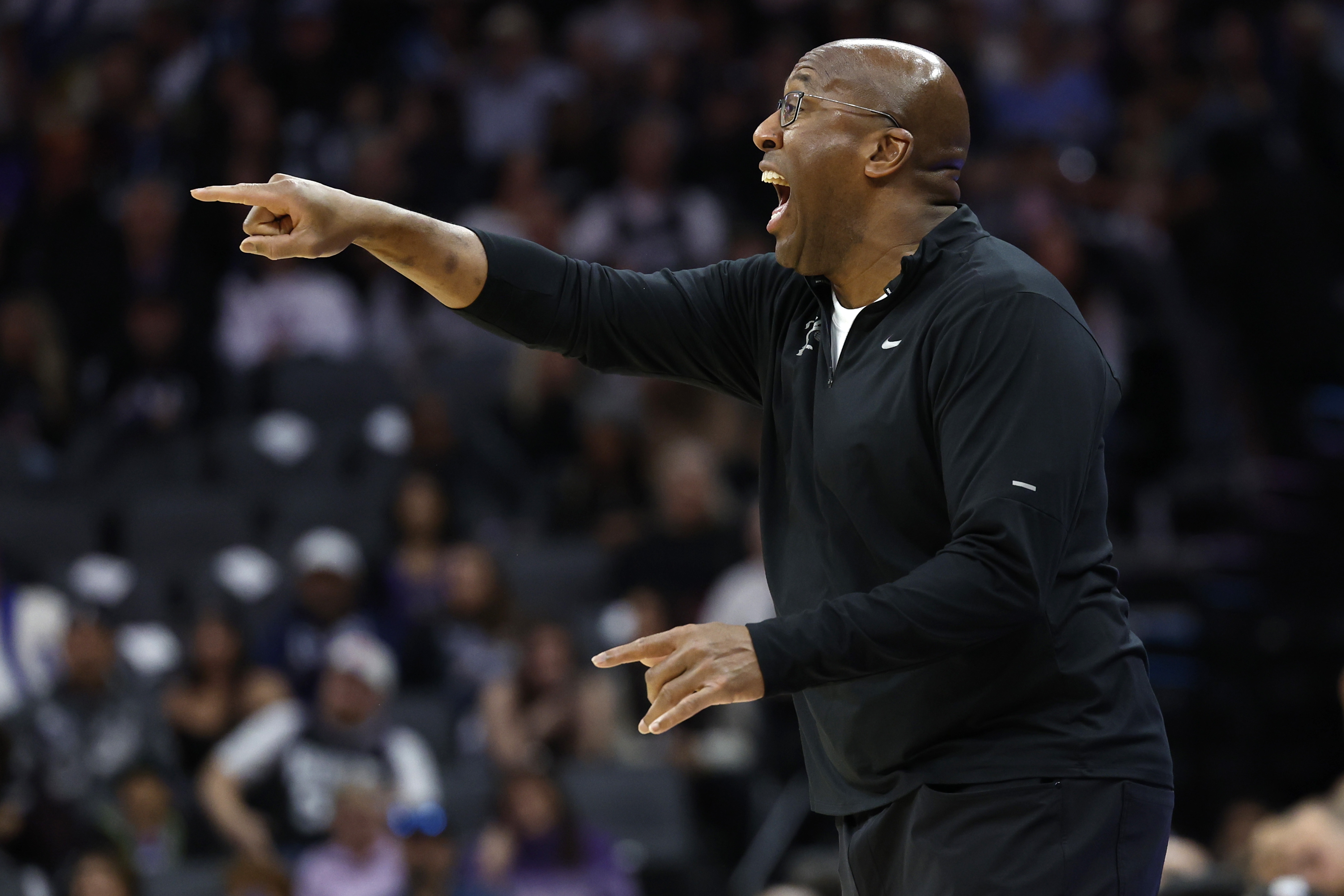 乐鱼体育-两届年度主教练!迈克-布朗执教战绩454胜305负 胜率接近六成