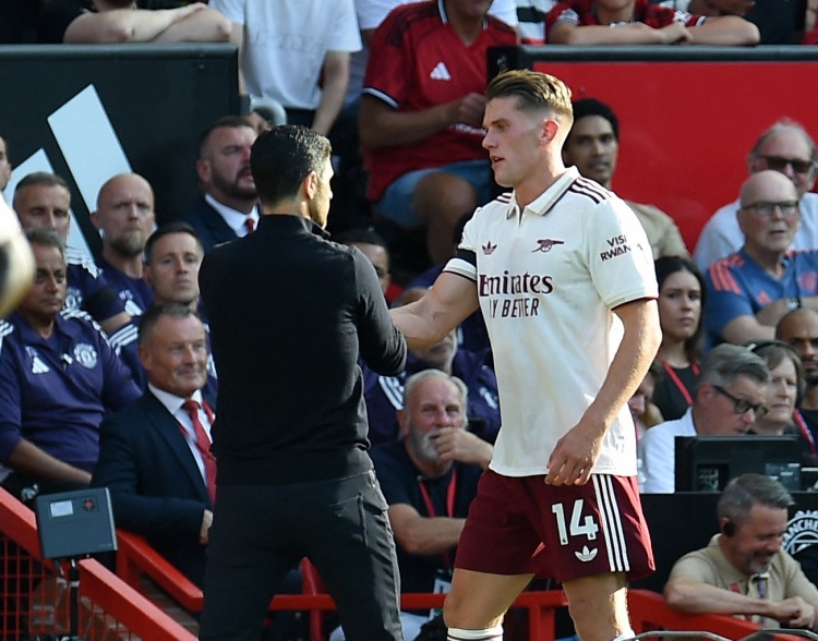 基翁:阿尔特塔必须拿个冠枪迷等不及了,你看纽卡水晶宫都有