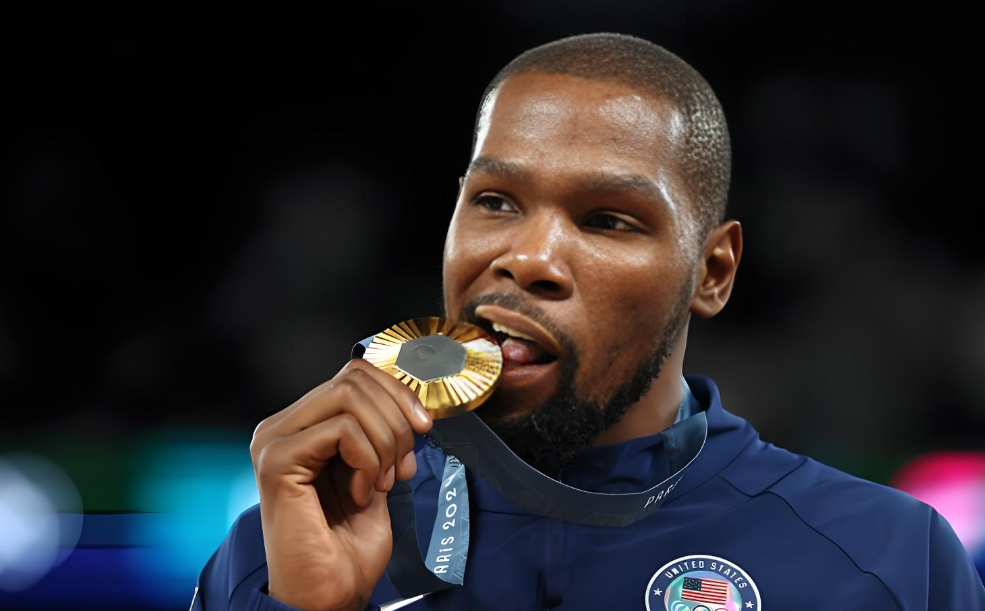 乐鱼体育官方网站-过客or巨星？36岁阿杜的最后机会！