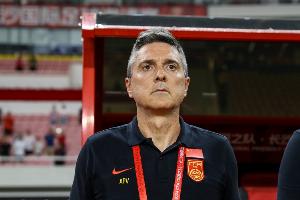 乐鱼网站-媒体人谈国足首发：打强队就是简单的扎紧篱笆墙+大脚放狗