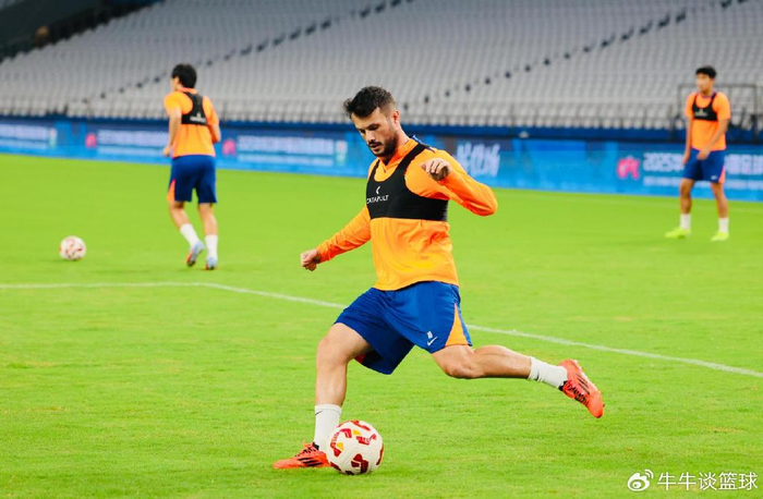 直击泰山队22人训练，主力缺席已成定局，韩鹏相信球员的能力