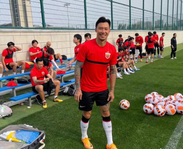 乐鱼体育官方网站-专访张琳芃：回到梦开始的地方 为海港多绣几颗星！