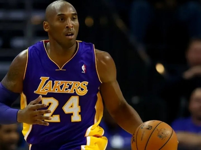 科比生涯有几次最佳防守一阵，防守能力一直不输于进攻能力|科比·布莱恩特|湖人|科比-布莱恩特|迈克尔·乔丹|凯文-加内特_新浪体育_新浪新闻