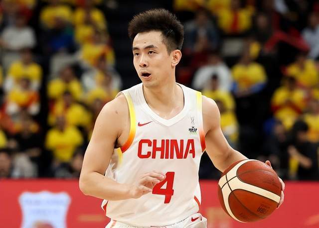 乐鱼体育-进攻很热闹但防守一团糟：中国男篮半场落后中国台北1分