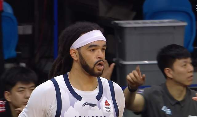 乐鱼体育-大冷门！山东遭鱼腩复仇，郭艾伦伤退，高诗岩6+6，克里斯凶名宿